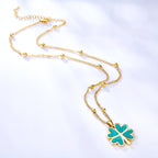 Ketting met hanger in de vorm van een vier groene harten