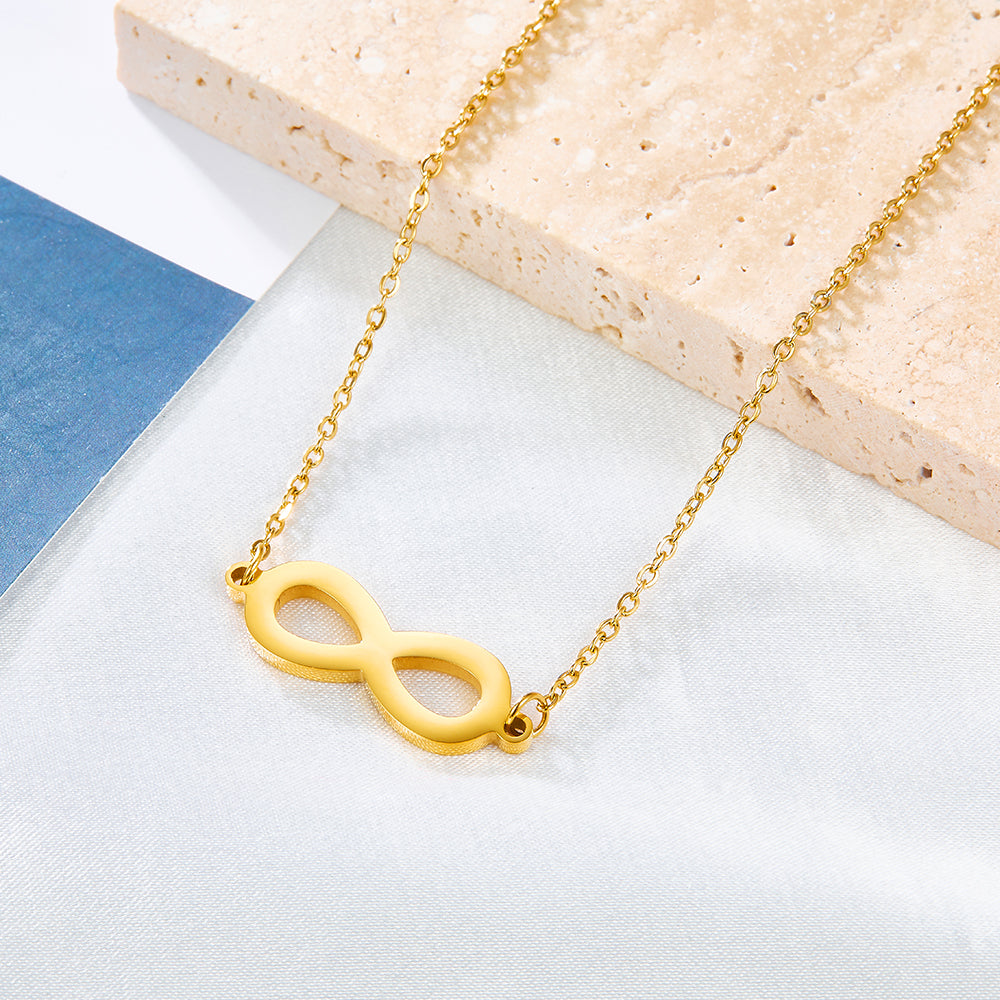 Figure 8 Pendant Necklace