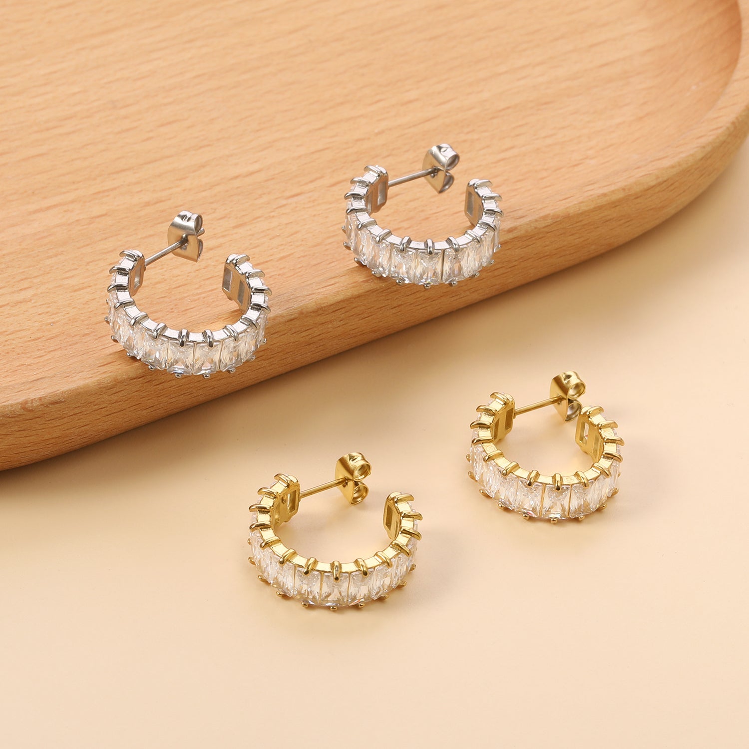 C-vormige oorbellen met twee grepen en zirkonium