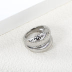 Dubbellaagse gehamerde gouden ring