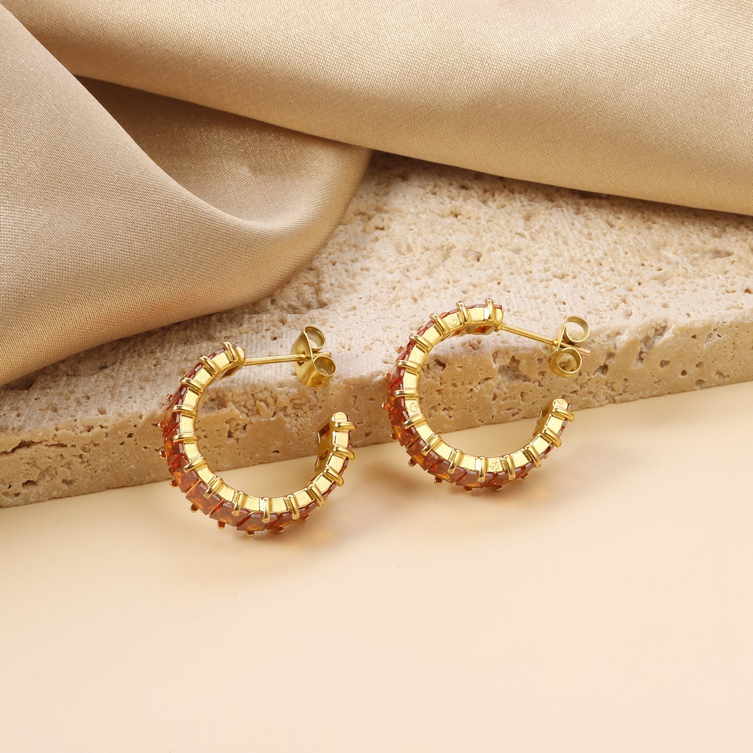 C-vormige oorbellen met twee grepen en zirkonium