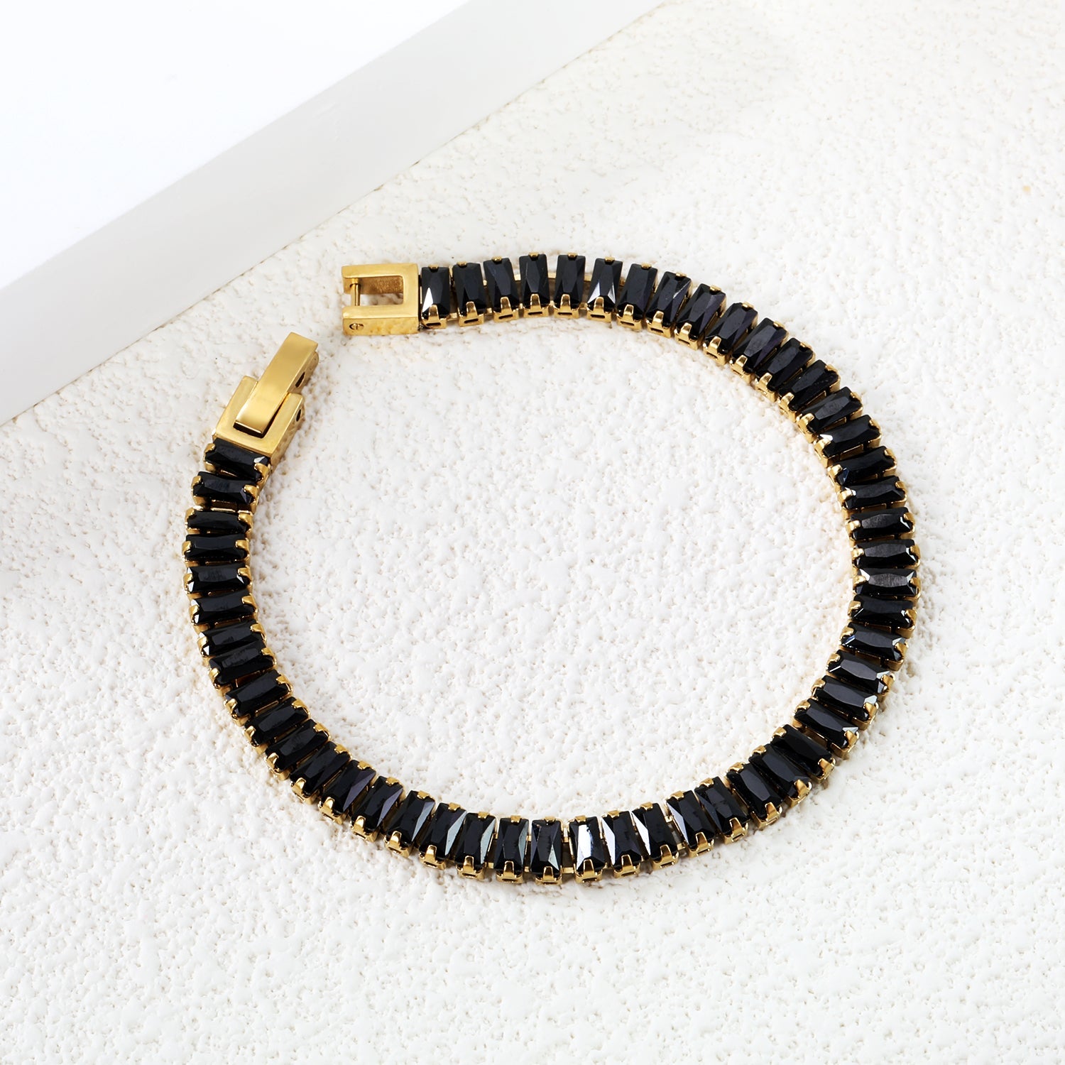 Bracelet à fermoir rectangulaire multi-diamants