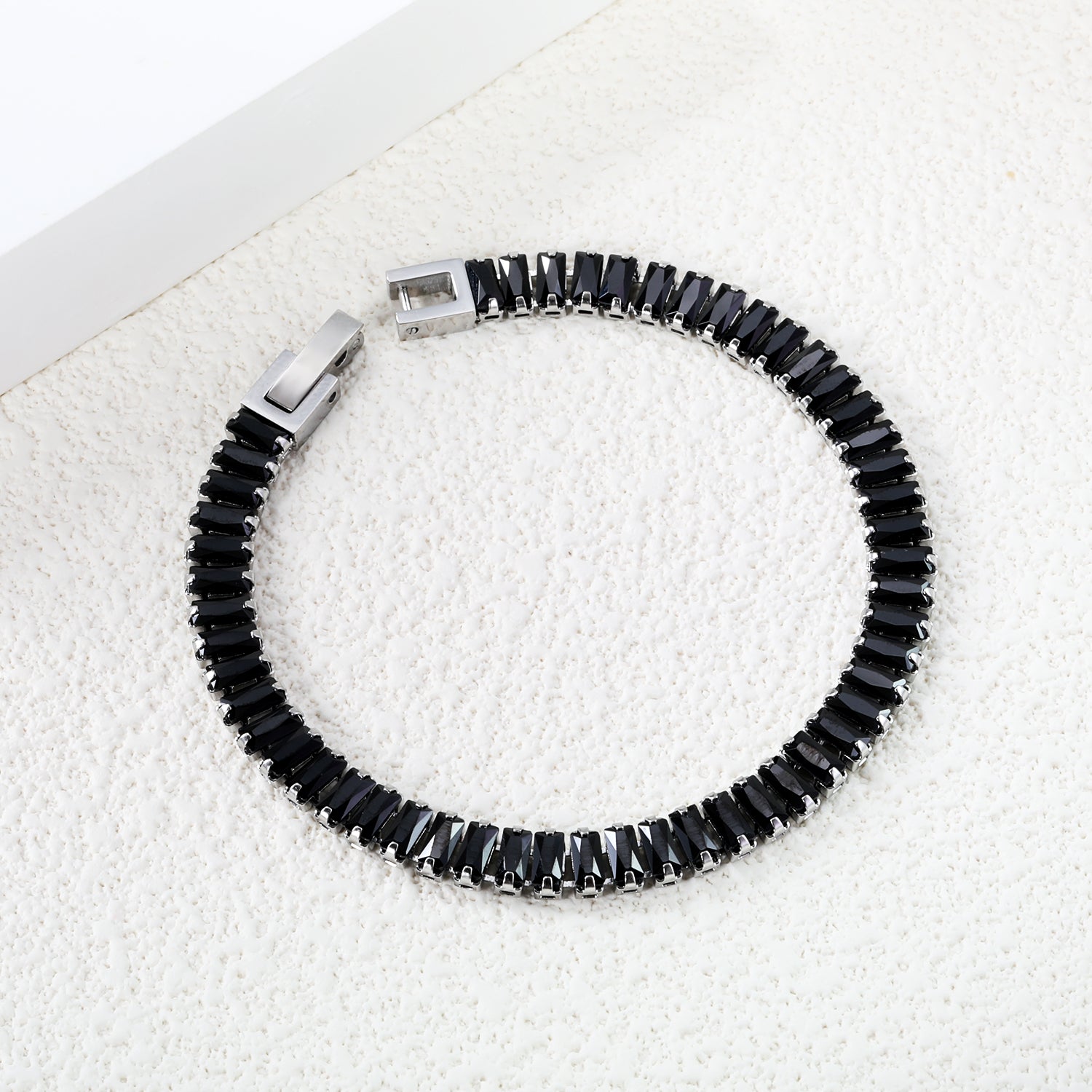 Bracelet à fermoir rectangulaire multi-diamants