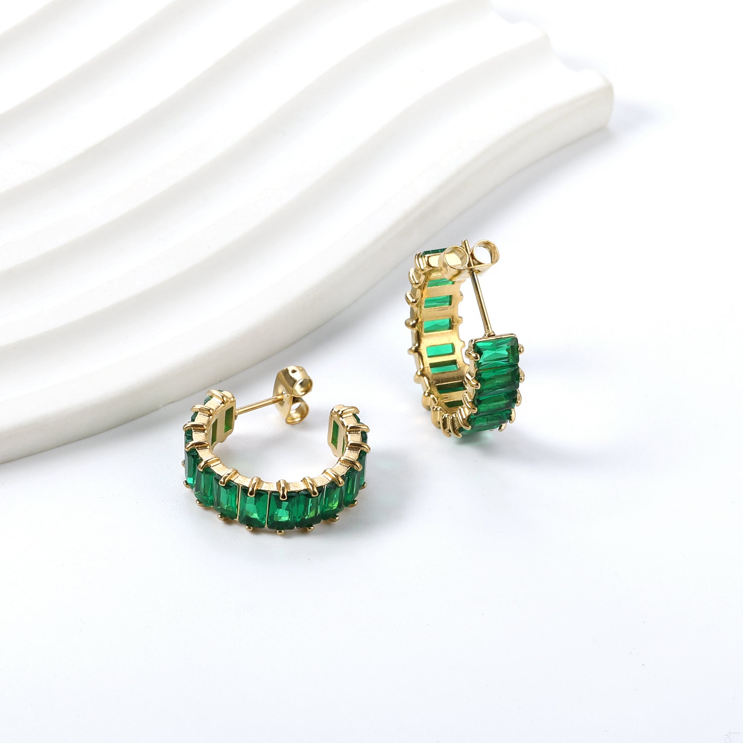 C-vormige oorbellen met twee grepen en zirkonium