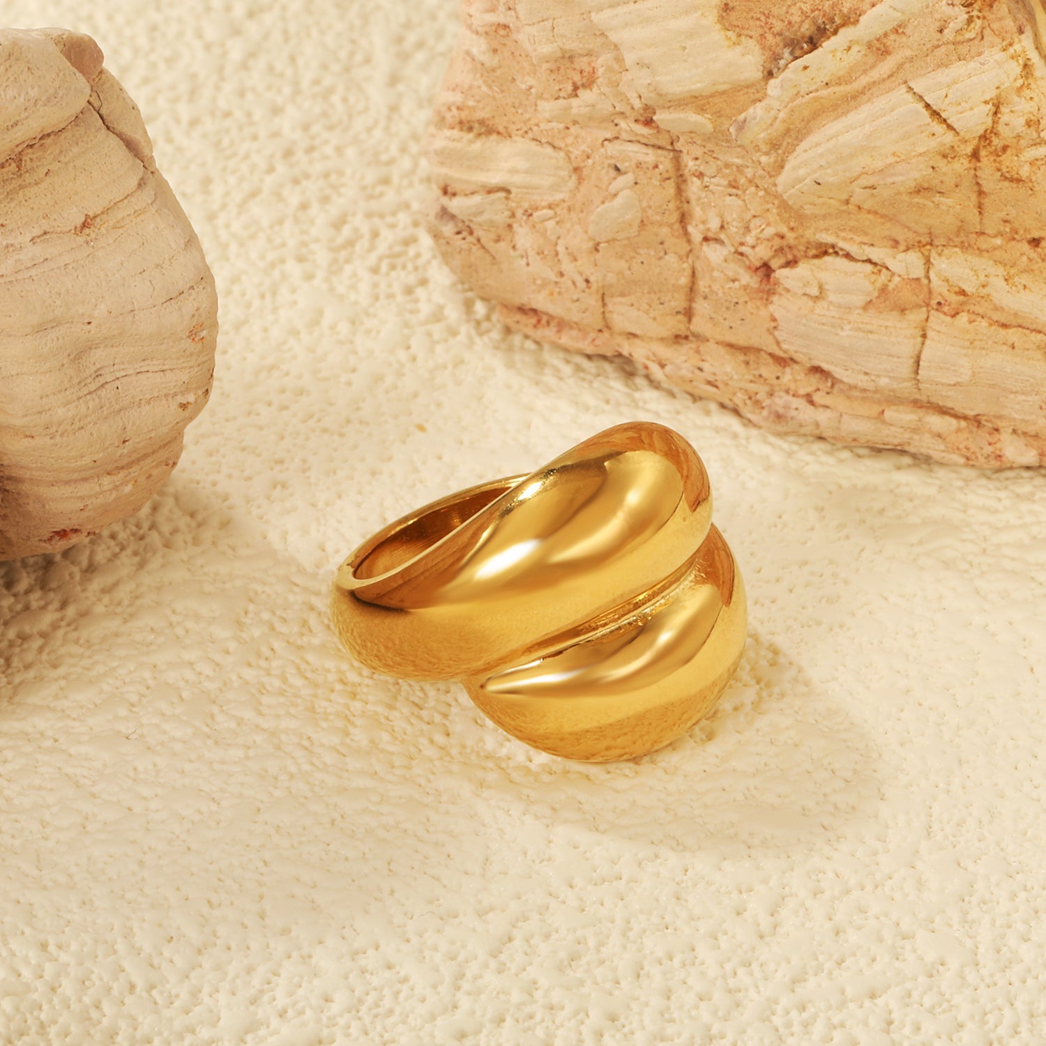 Overdreven gouden ring