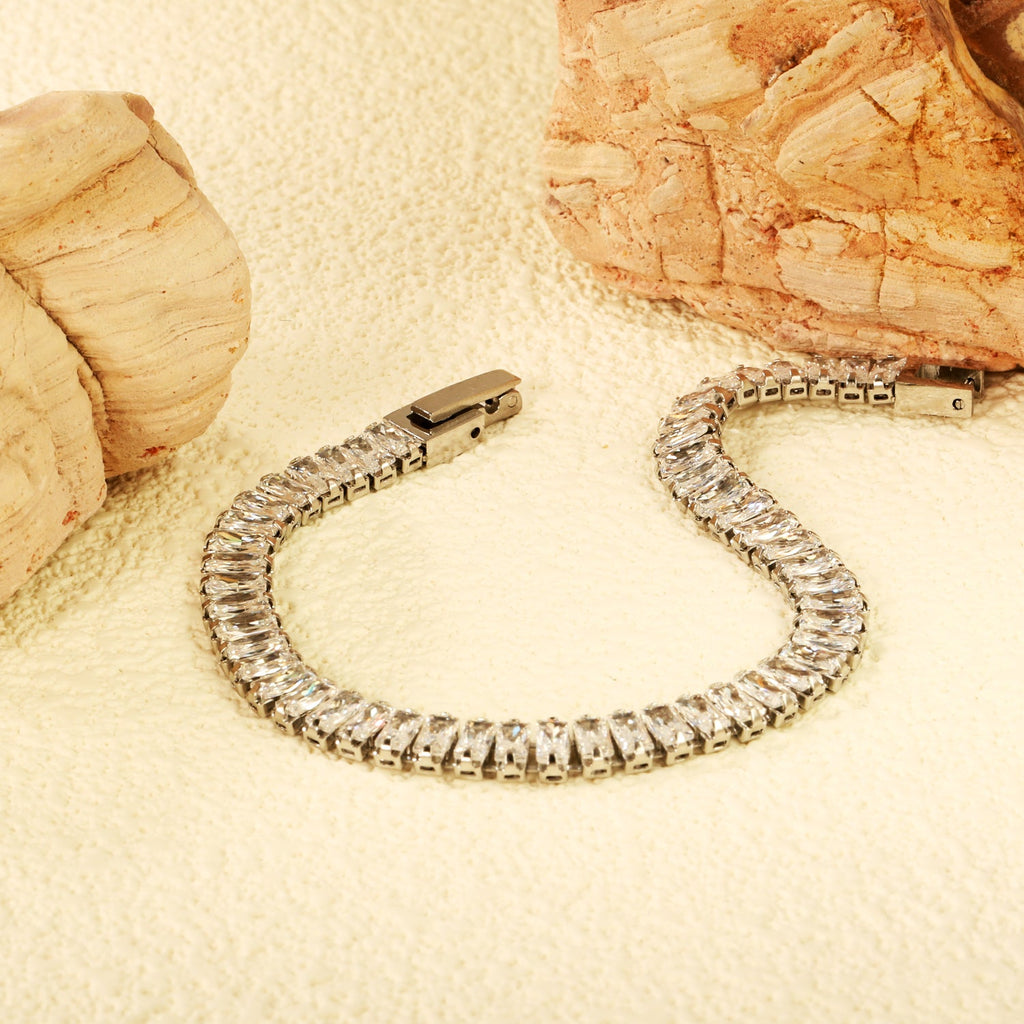 Bracelet à fermoir rectangulaire multi-diamants