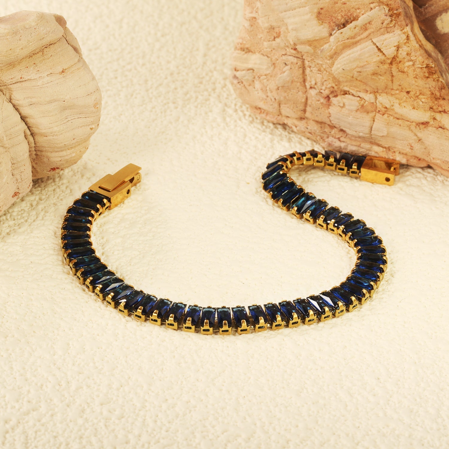 Bracelet à fermoir rectangulaire multi-diamants