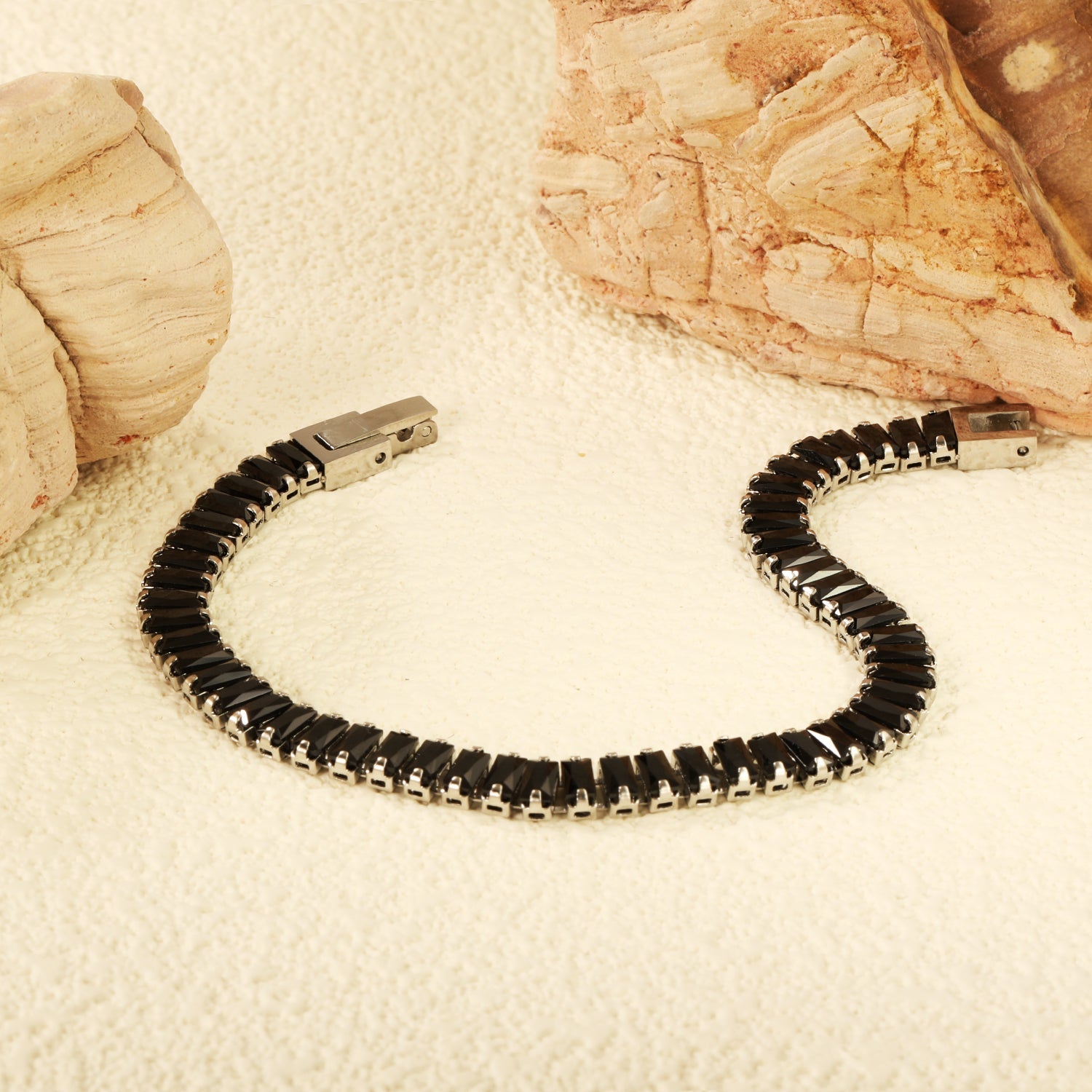 Bracelet à fermoir rectangulaire multi-diamants