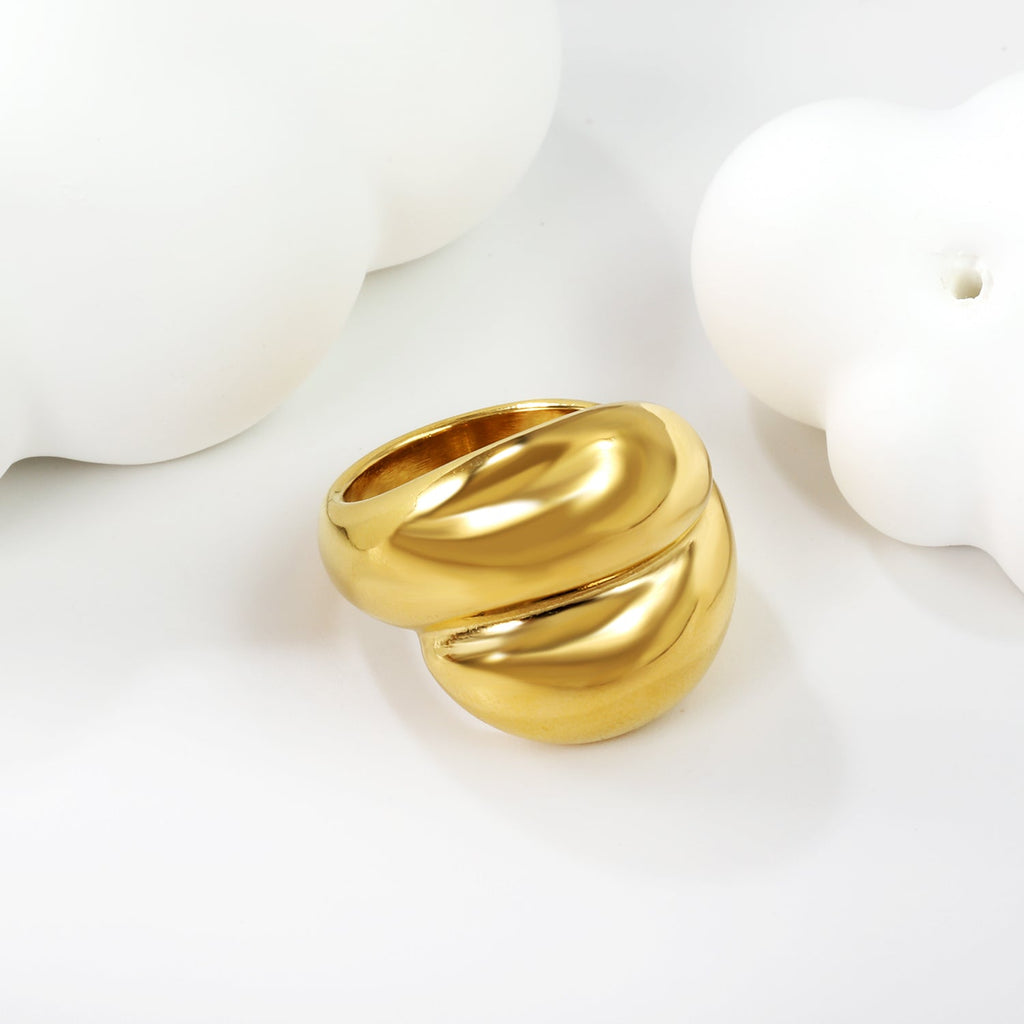 Overdreven gouden ring