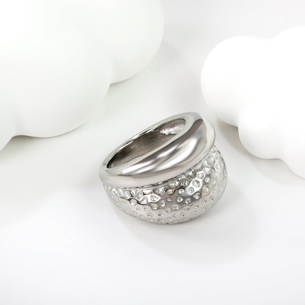 Dubbellaagse gehamerde gouden ring