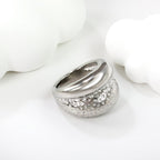 Dubbellaagse gehamerde gouden ring