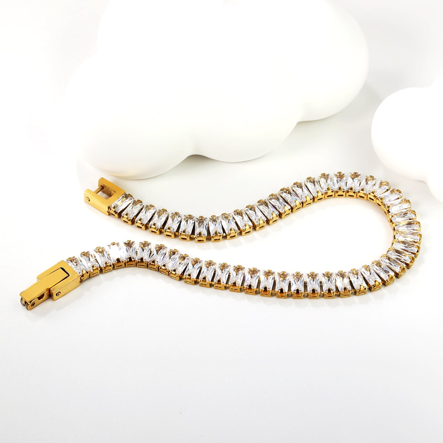 Bracelet à fermoir rectangulaire multi-diamants