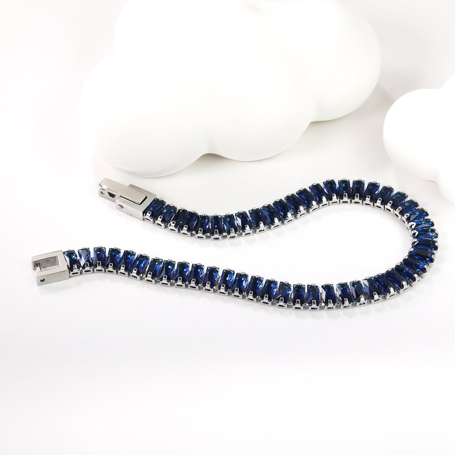 Bracelet à fermoir rectangulaire multi-diamants