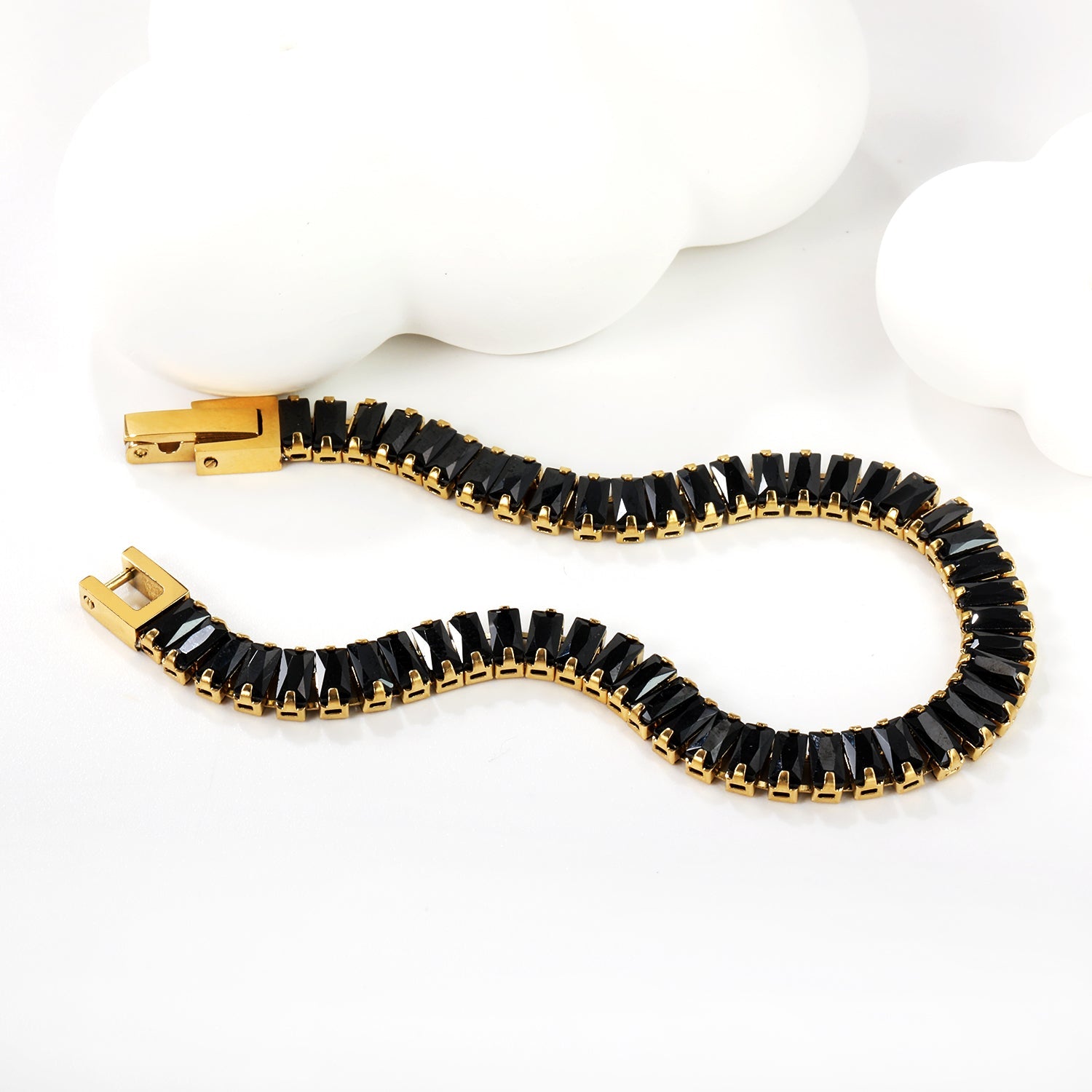 Bracelet à fermoir rectangulaire multi-diamants