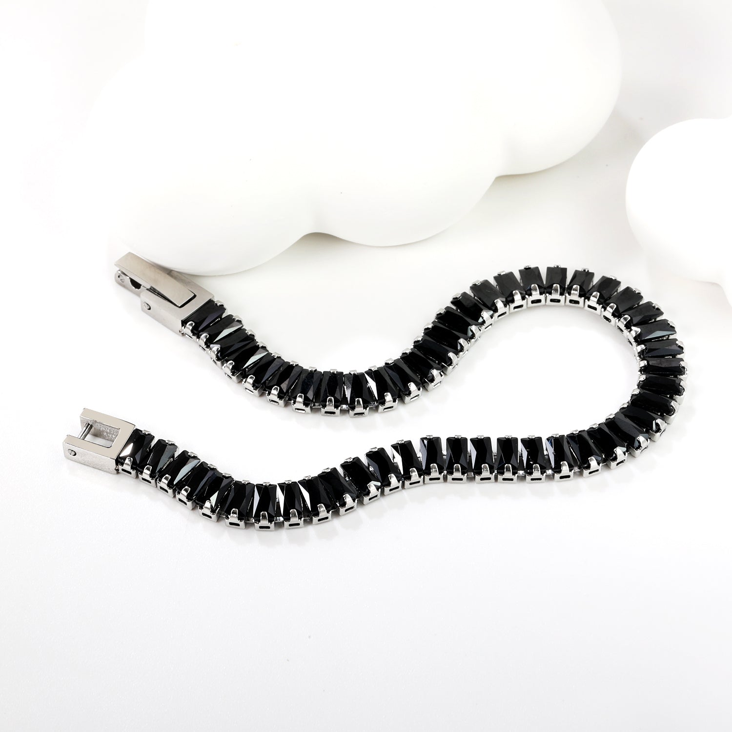 Bracelet à fermoir rectangulaire multi-diamants