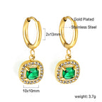 Cirkelvormige hoepeloorbellen met groene en witte diamanten