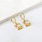 Ronde en rechthoekige witte parel oorbellen