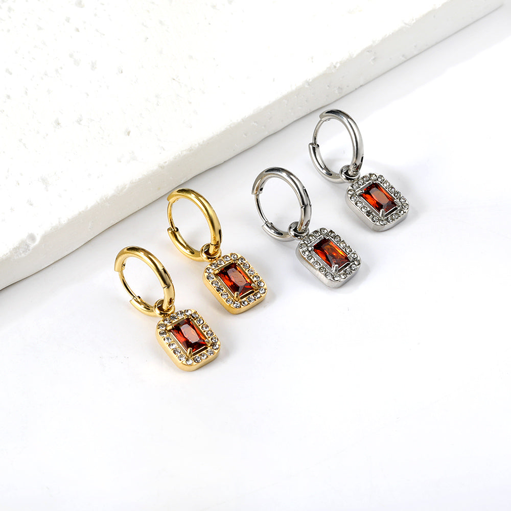 Cirkelvormige hoepeloorbellen met rechthoekige en witte diamanten