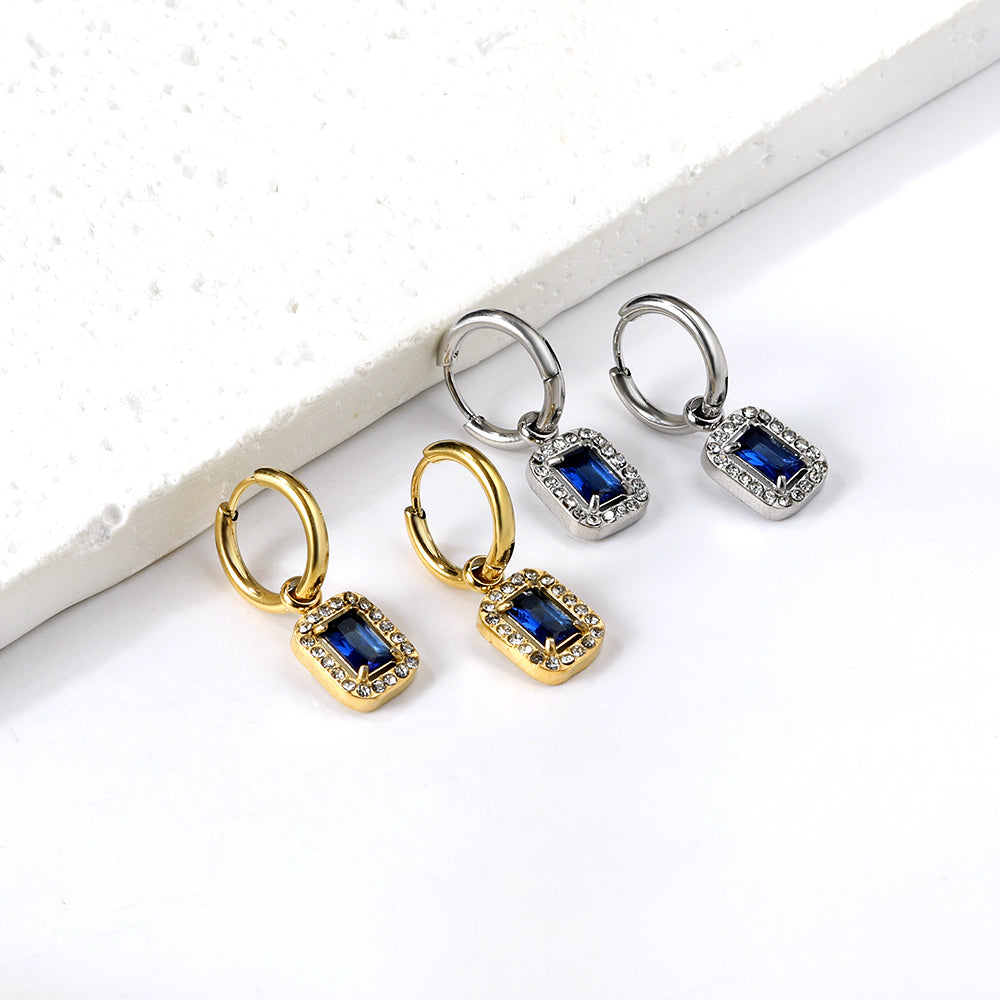 Cirkelvormige hoepeloorbellen met rechthoekige en witte diamanten