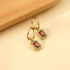 Cirkelvormige hoepeloorbellen met rechthoekige en witte diamanten