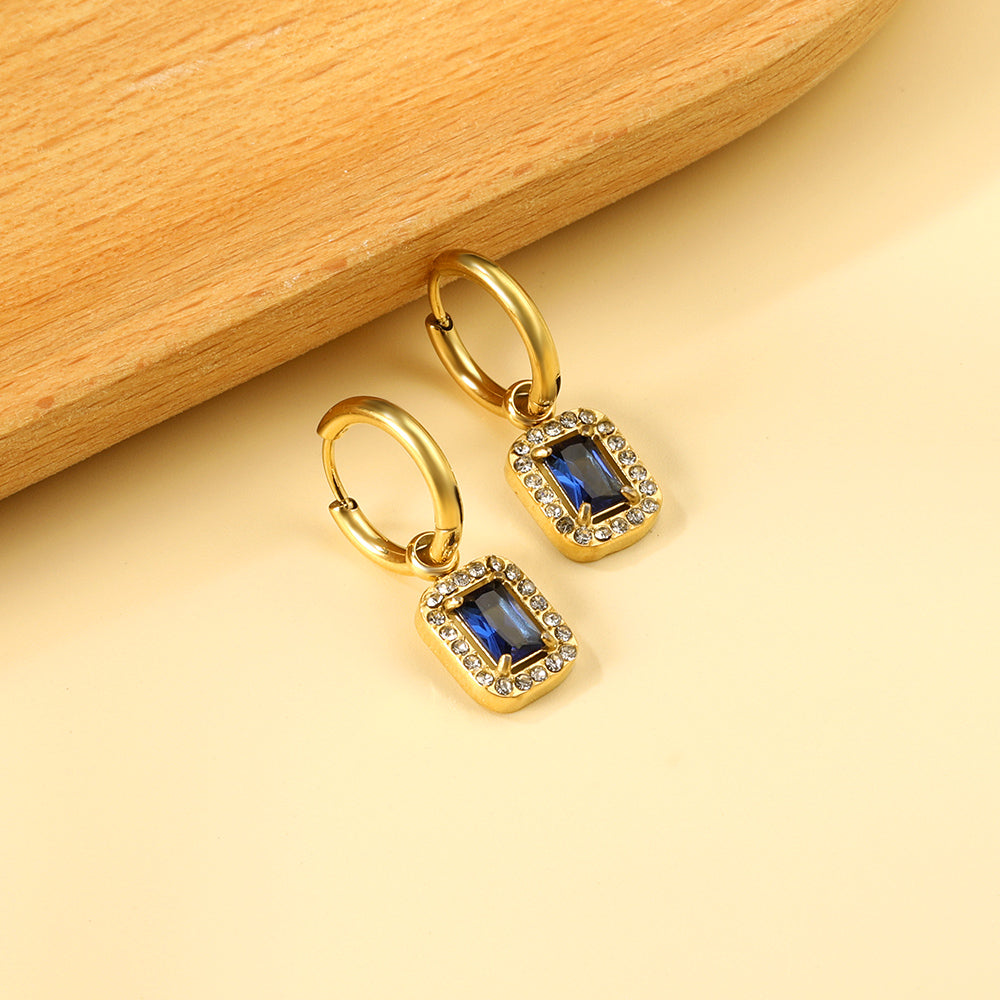 Cirkelvormige hoepeloorbellen met rechthoekige en witte diamanten