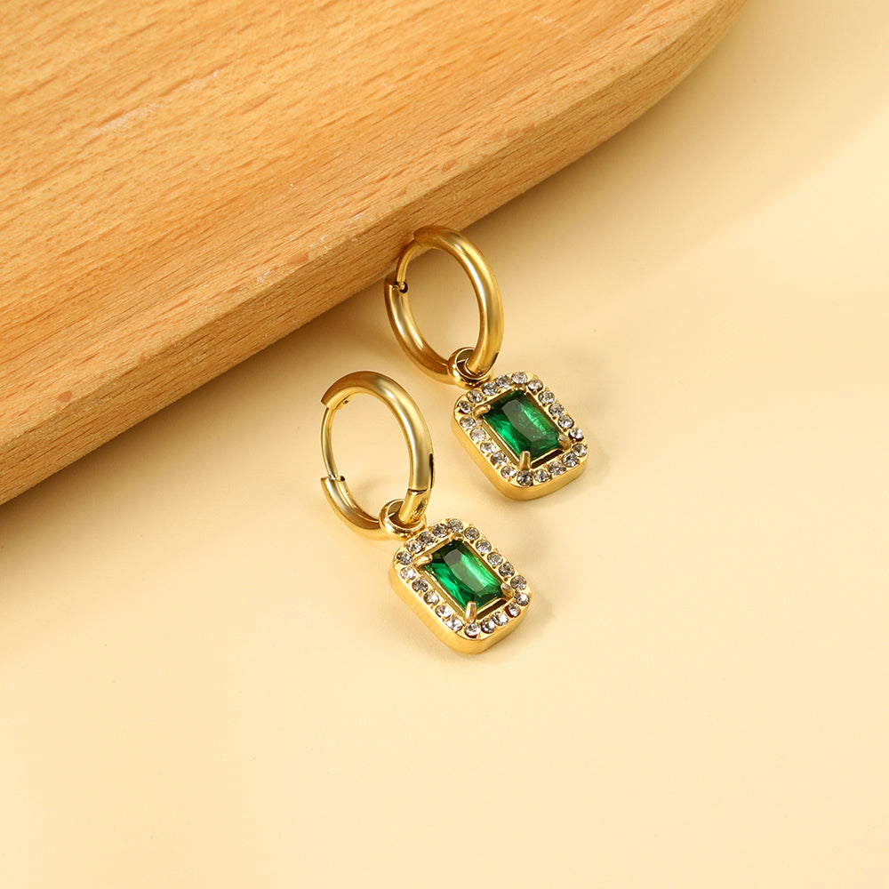 Cirkelvormige hoepeloorbellen met rechthoekige en witte diamanten