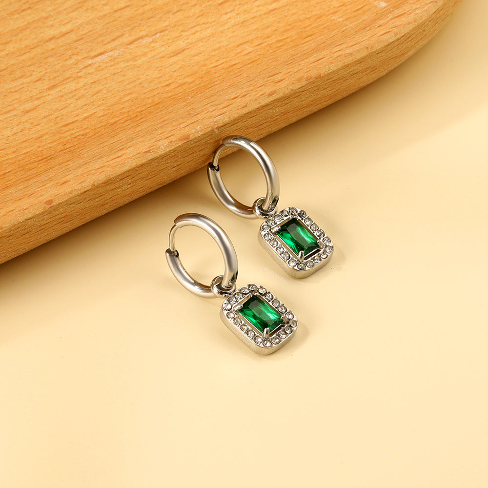 Cirkelvormige hoepeloorbellen met rechthoekige en witte diamanten