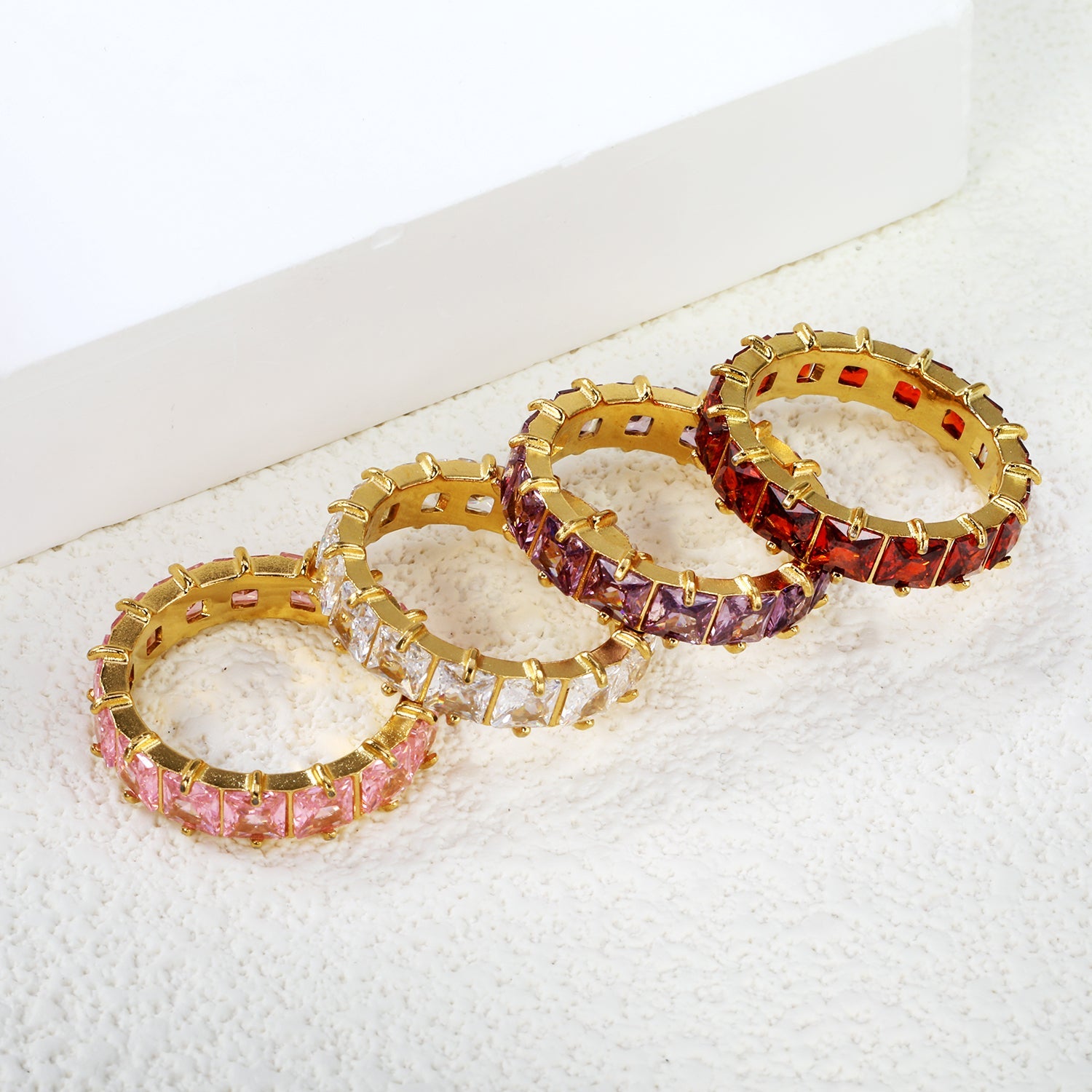 Vierkante zirkonium solitaire ring