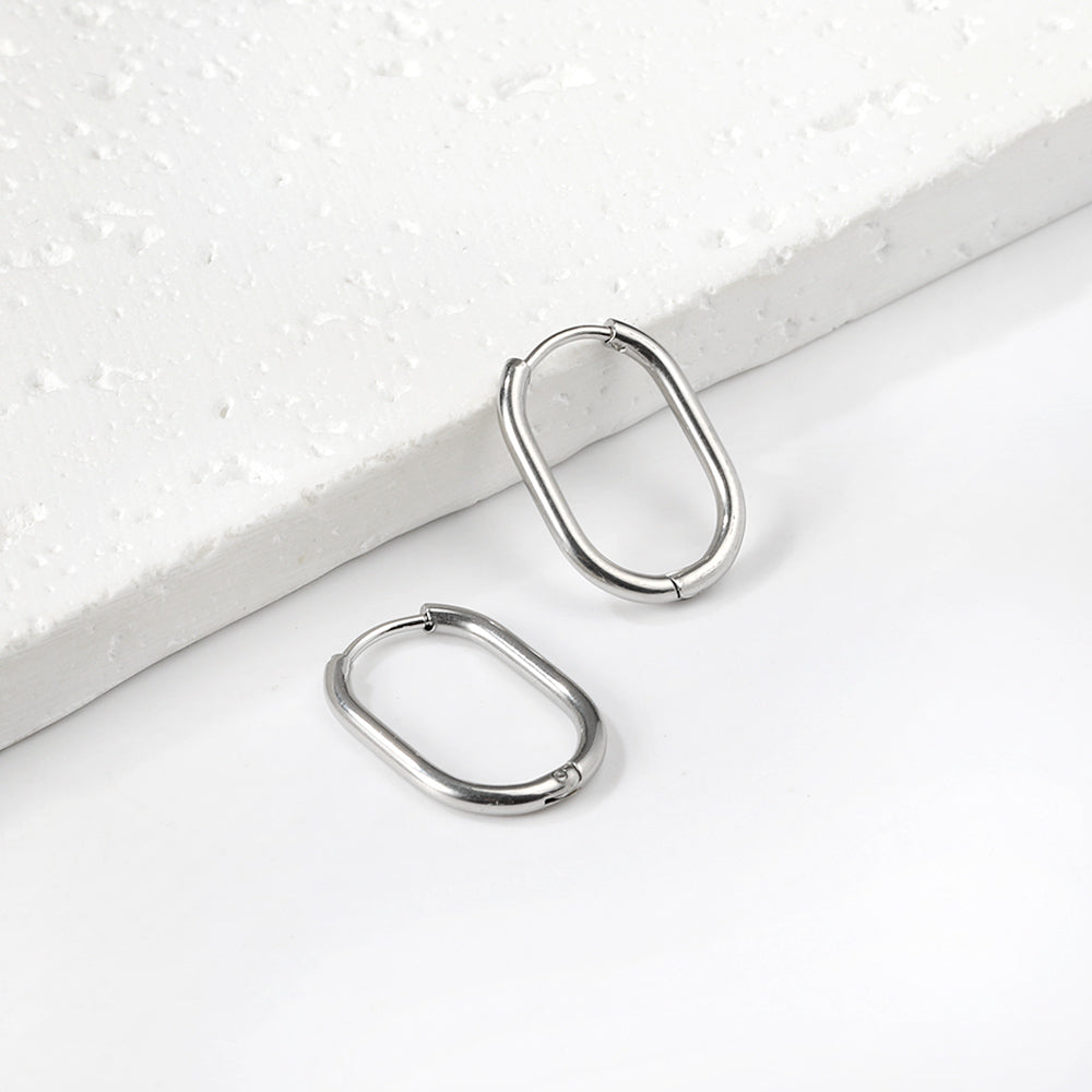 U-vormige minimalistische goudkleurige oorbellen