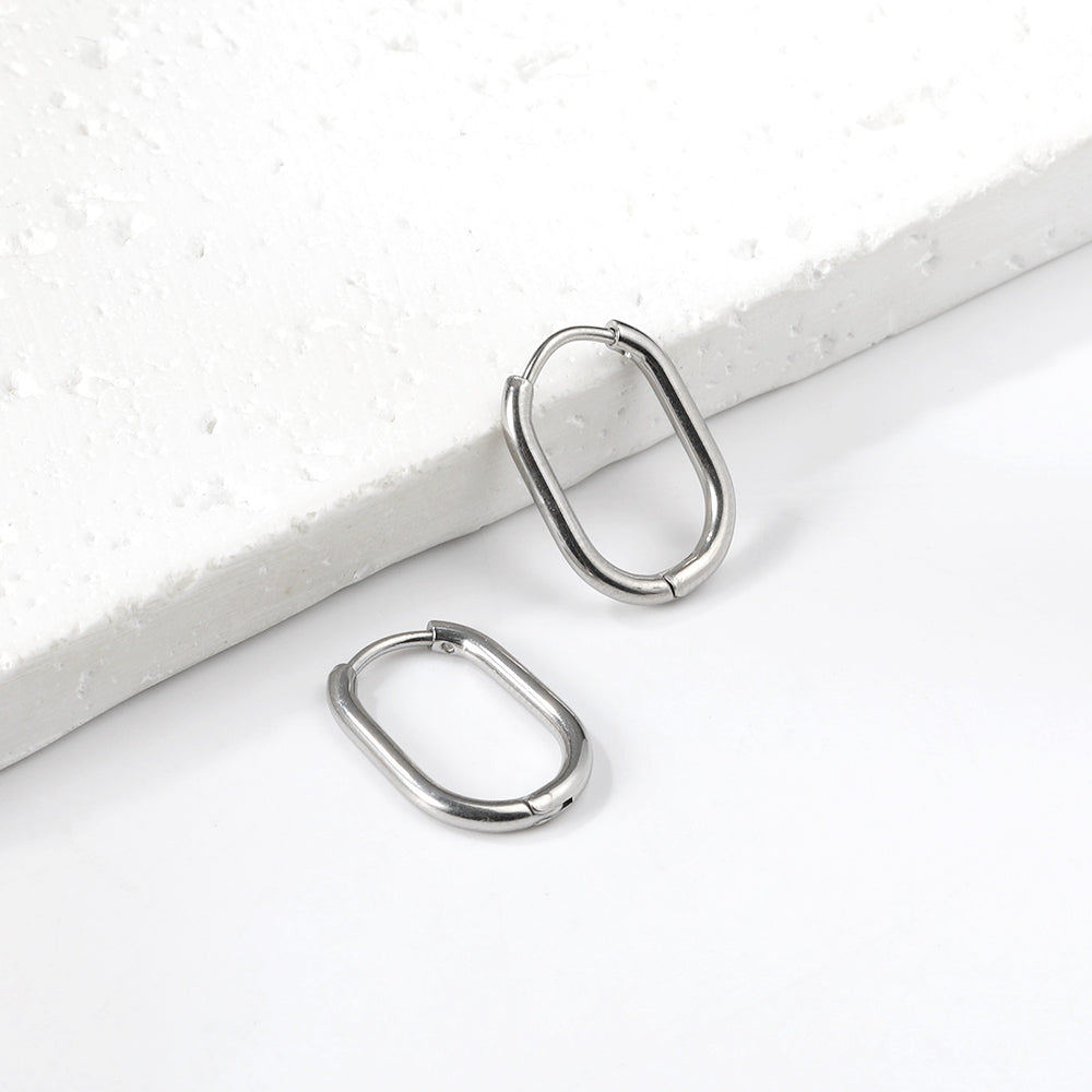 U-vormige minimalistische goudkleurige oorbellen