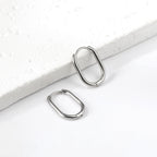 U-vormige minimalistische goudkleurige oorbellen