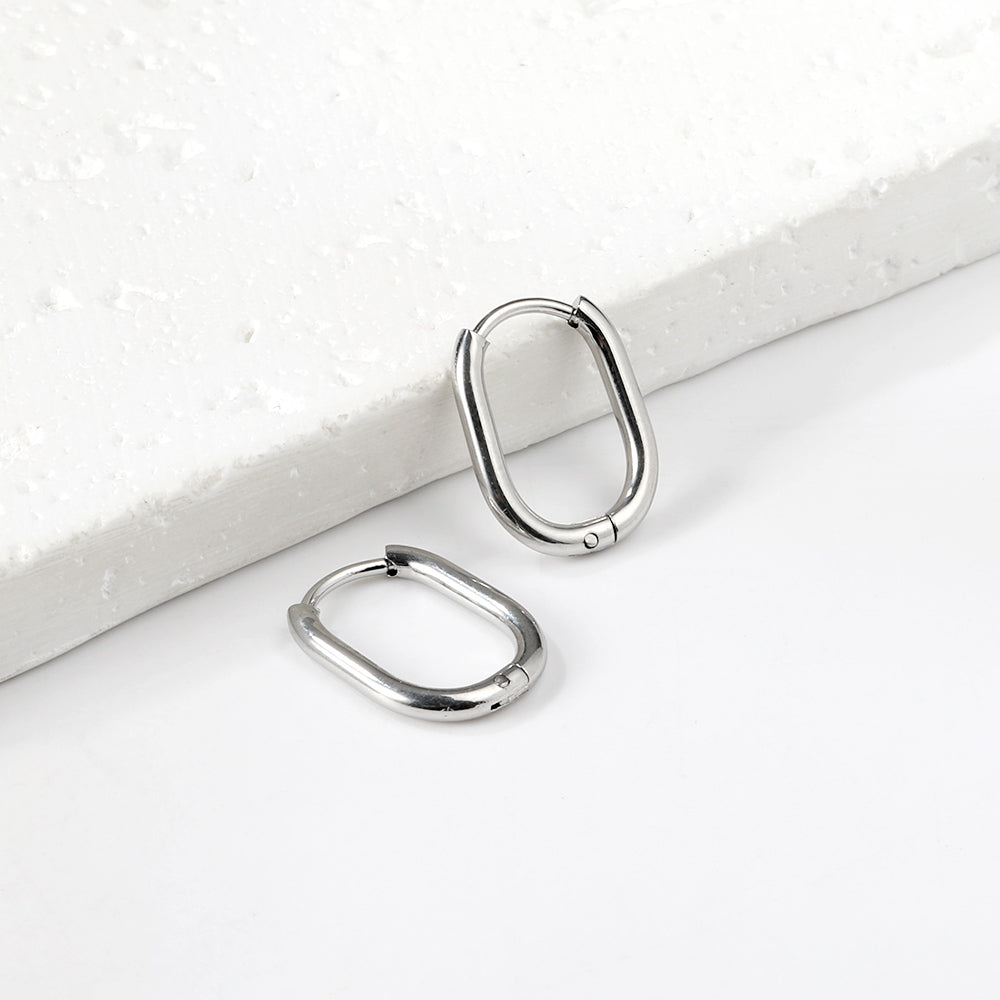 U-vormige minimalistische goudkleurige oorbellen