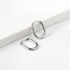 U-vormige minimalistische goudkleurige oorbellen