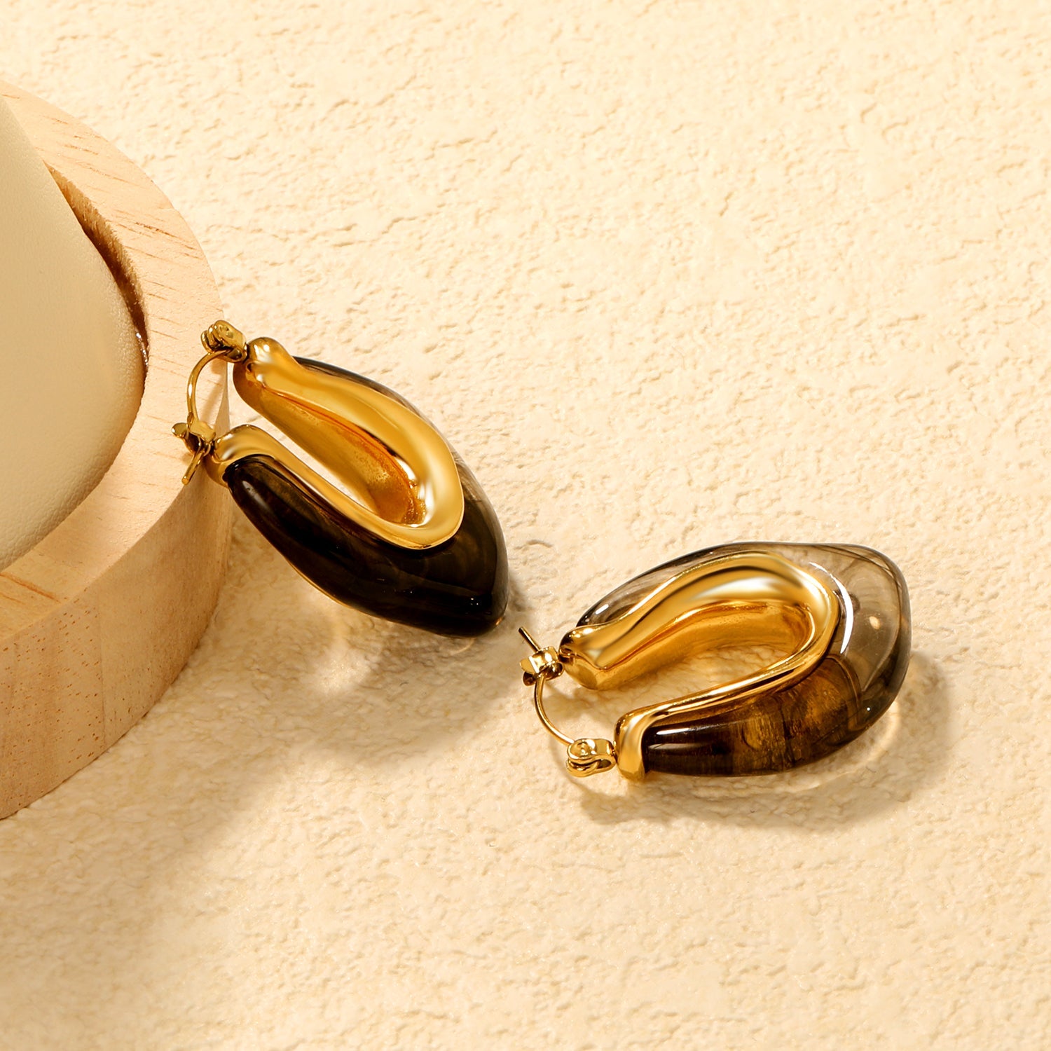 U-vormige hars oormanchetten - goudkleurig