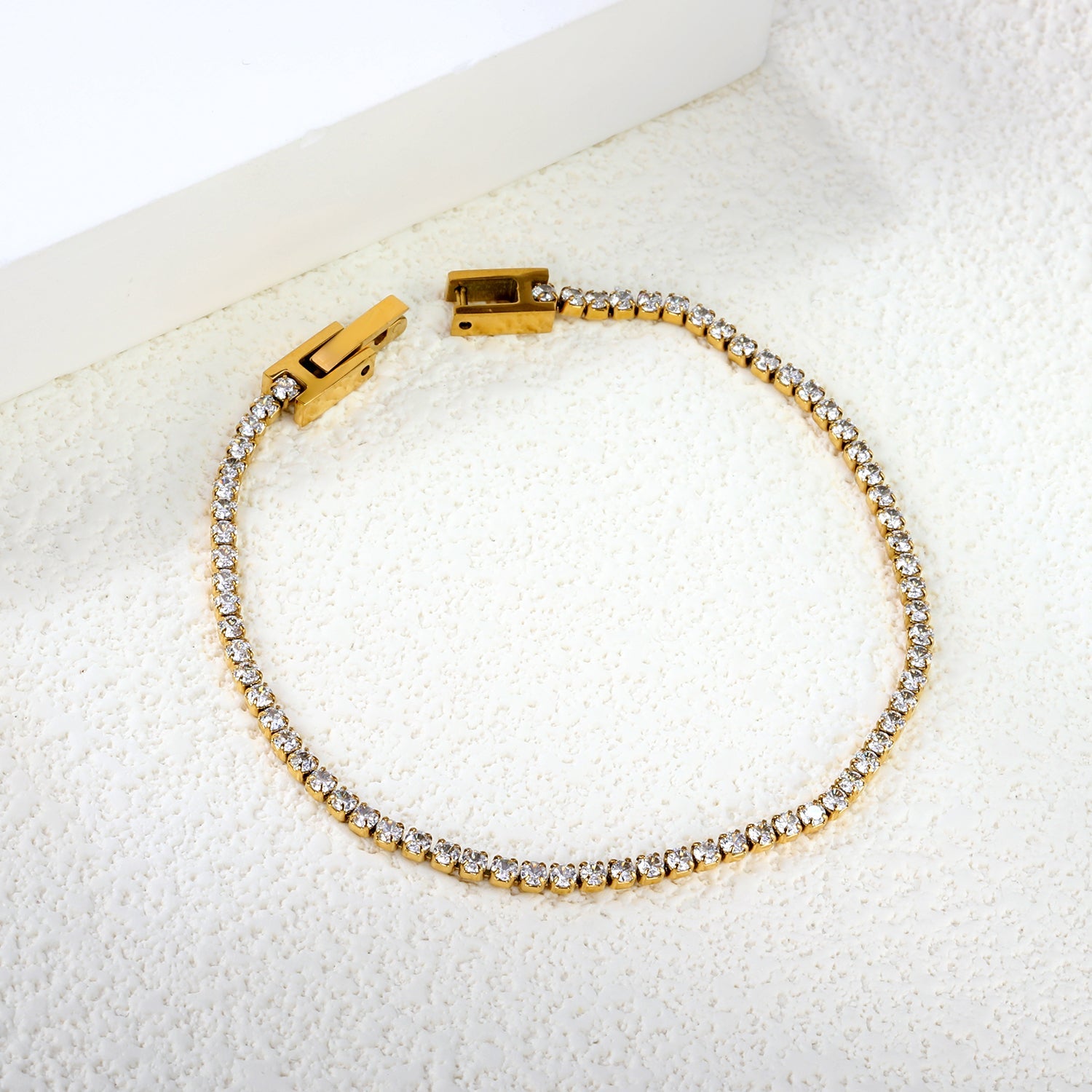 Bracelet à fermoir rond en cristal de zircone