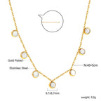 Ketting met zeven witte schelpenhangers