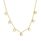 Ketting met zeven witte schelpenhangers