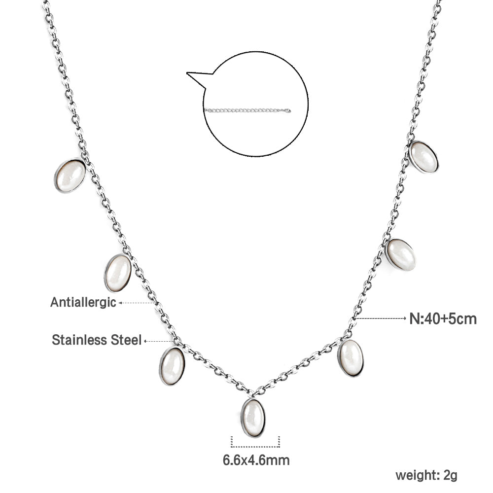 Ketting met zeven witte schelpenhangers