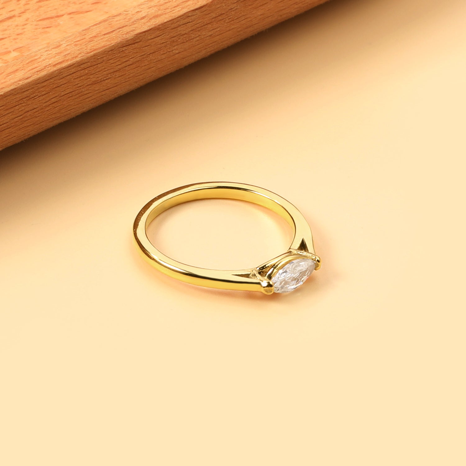 Slanke ovale diamanten ring