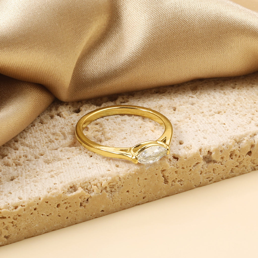 Slanke ovale diamanten ring