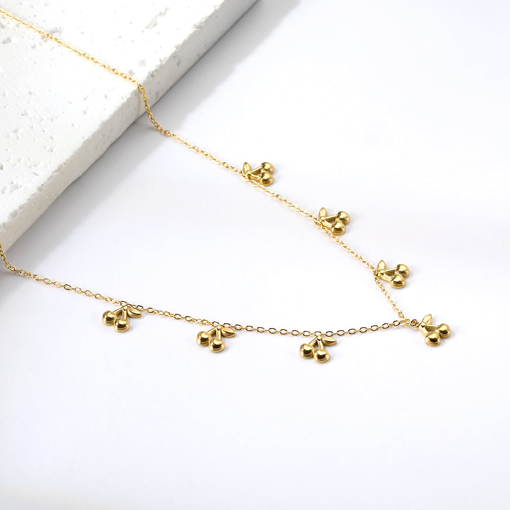 Ensemble de colliers à breloques – Coquillage, cerise, couronne et libellule