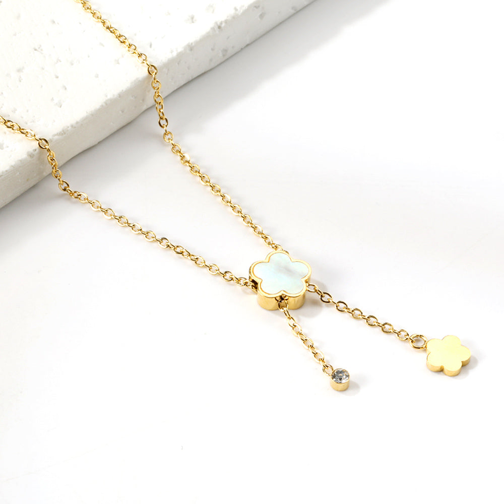 Witte schelp perzikbloesem ketting met diamanten hanger