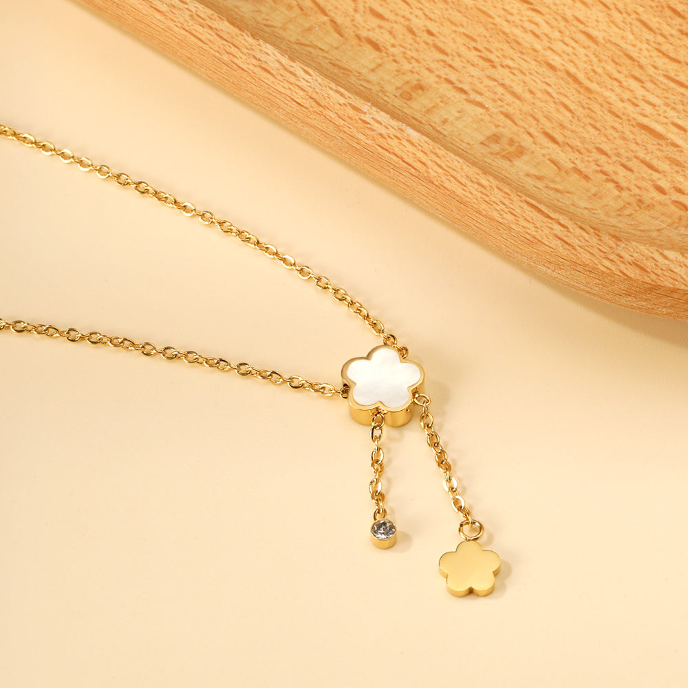 Witte schelp perzikbloesem ketting met diamanten hanger