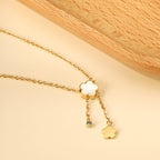 Witte schelp perzikbloesem ketting met diamanten hanger