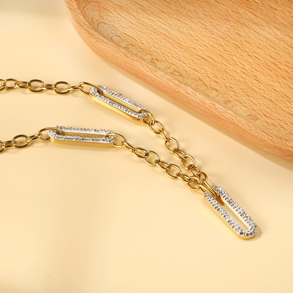 Lange drievoudige cirkelvormige witte klei diamanten hanger ketting