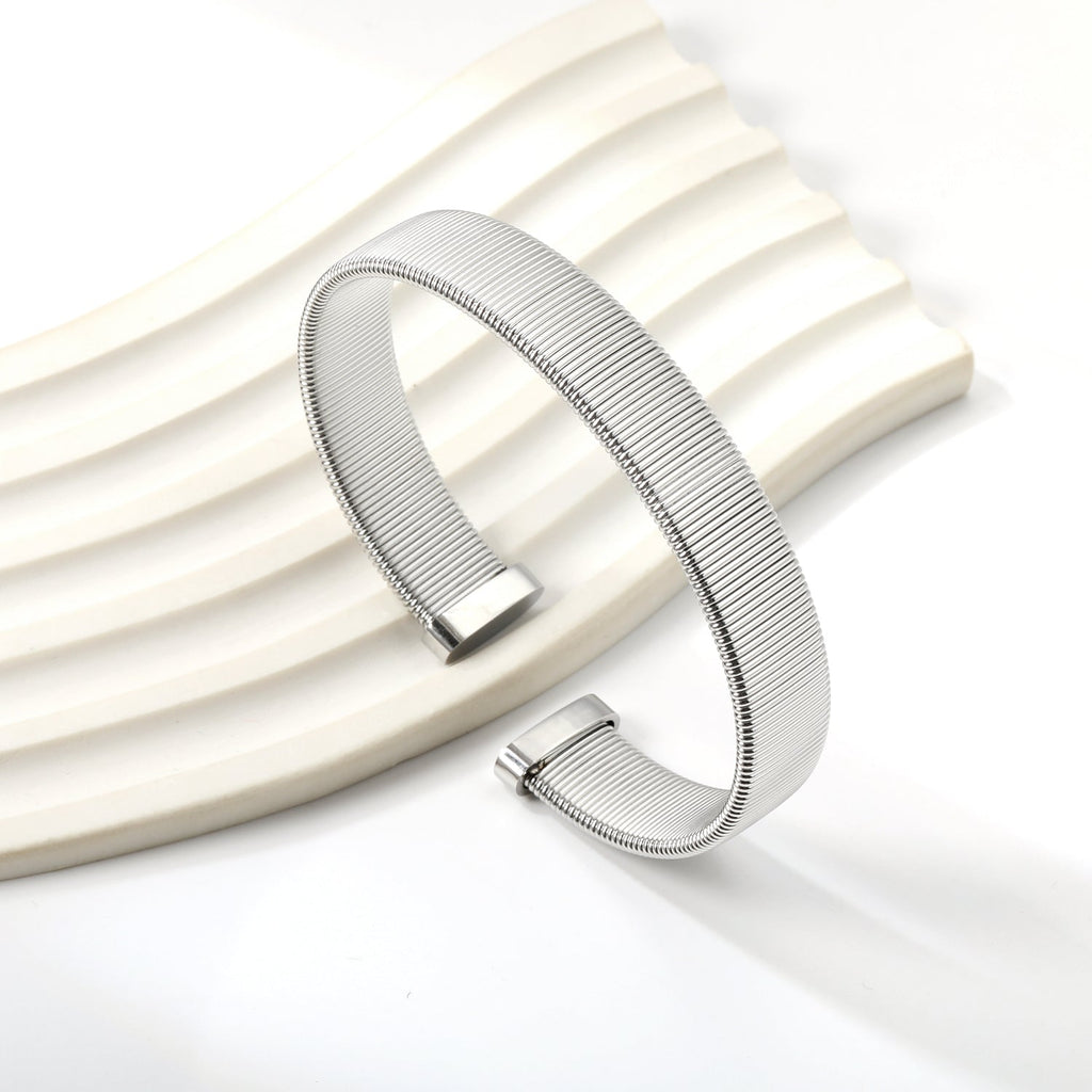 Bracelet rigide et élégant doré