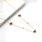 Collier avec pendentif triple cœur coquillage et diamant