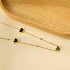 Collier avec pendentif triple cœur coquillage et diamant