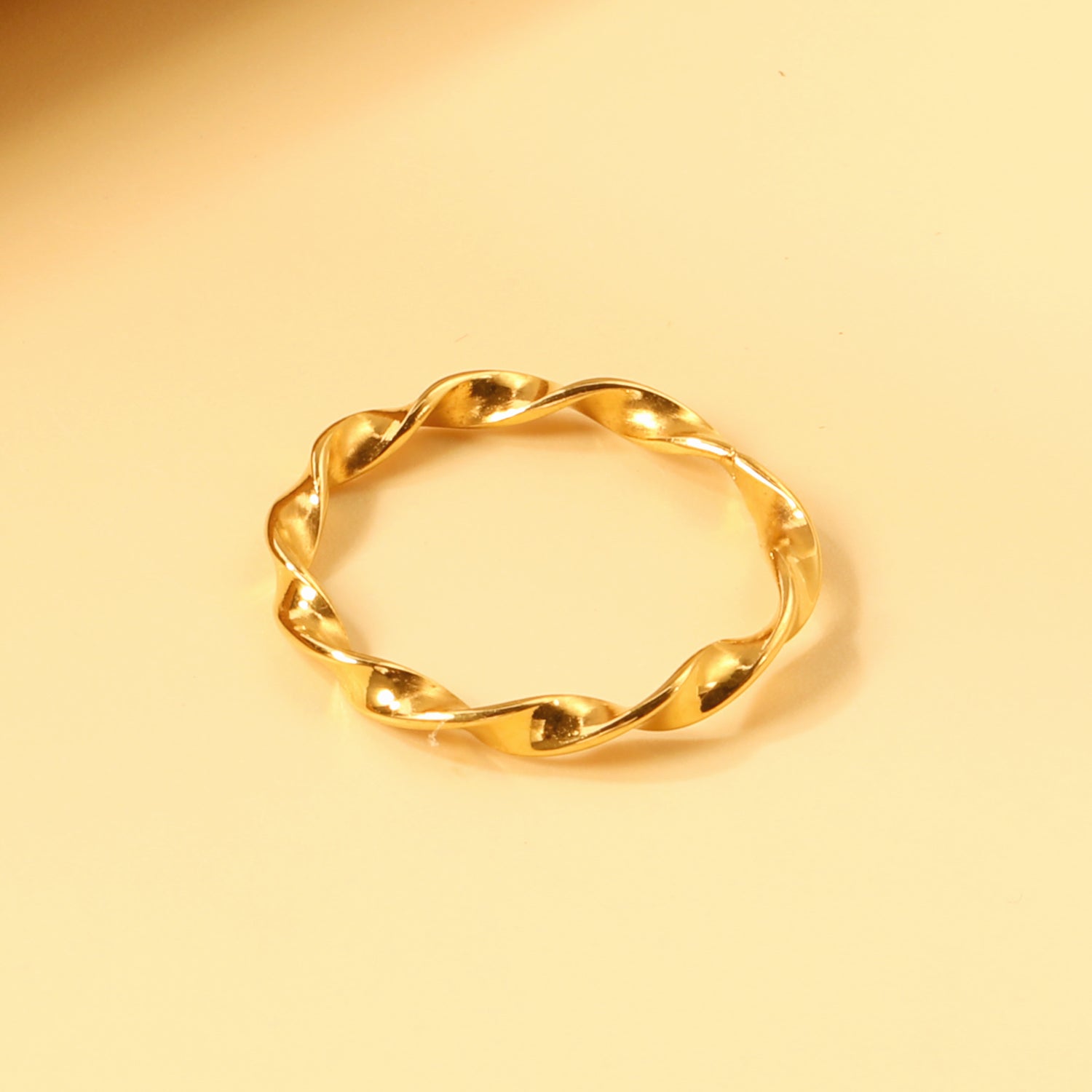 Draaiende grote schroefdraadringen