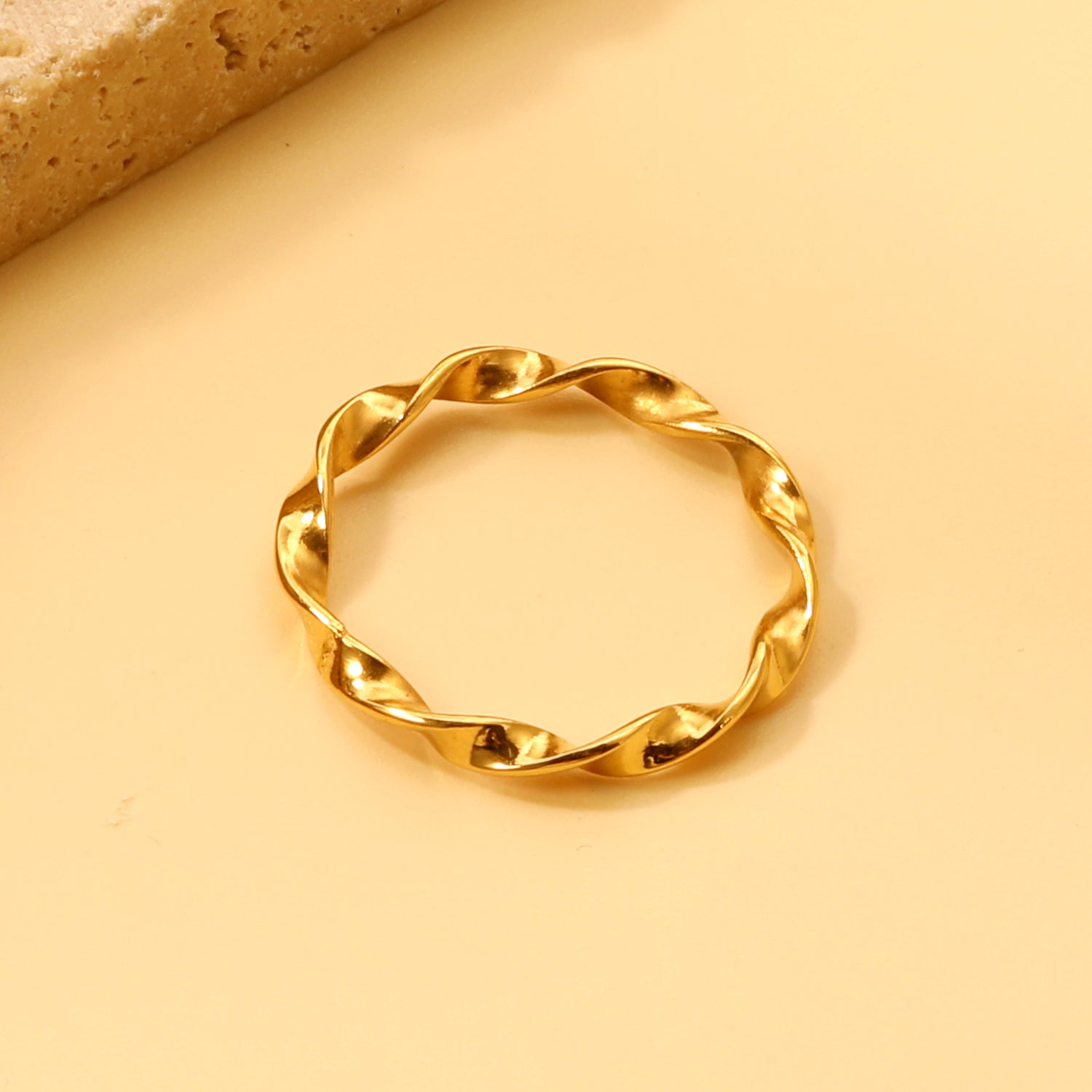 Draaiende grote schroefdraadringen